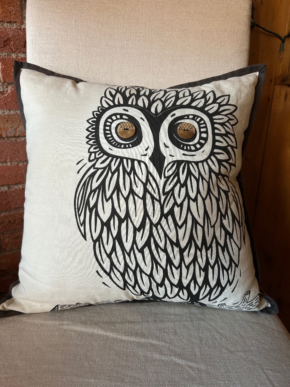 New 18 x 18  Loloi adorable linen/ cotton owl pillow